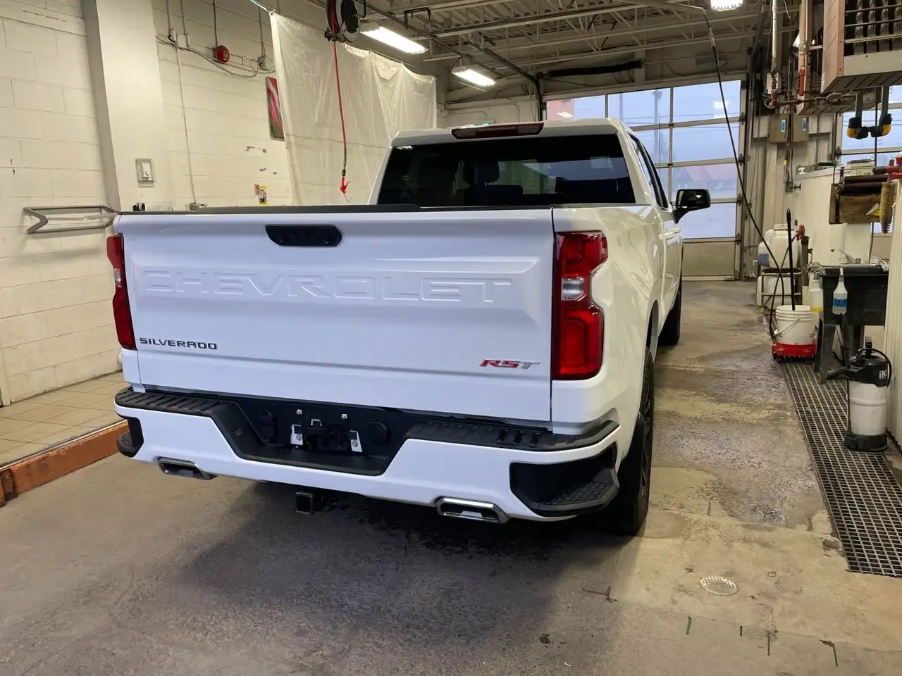 Chevrolet Silverado 1500 - Image 9