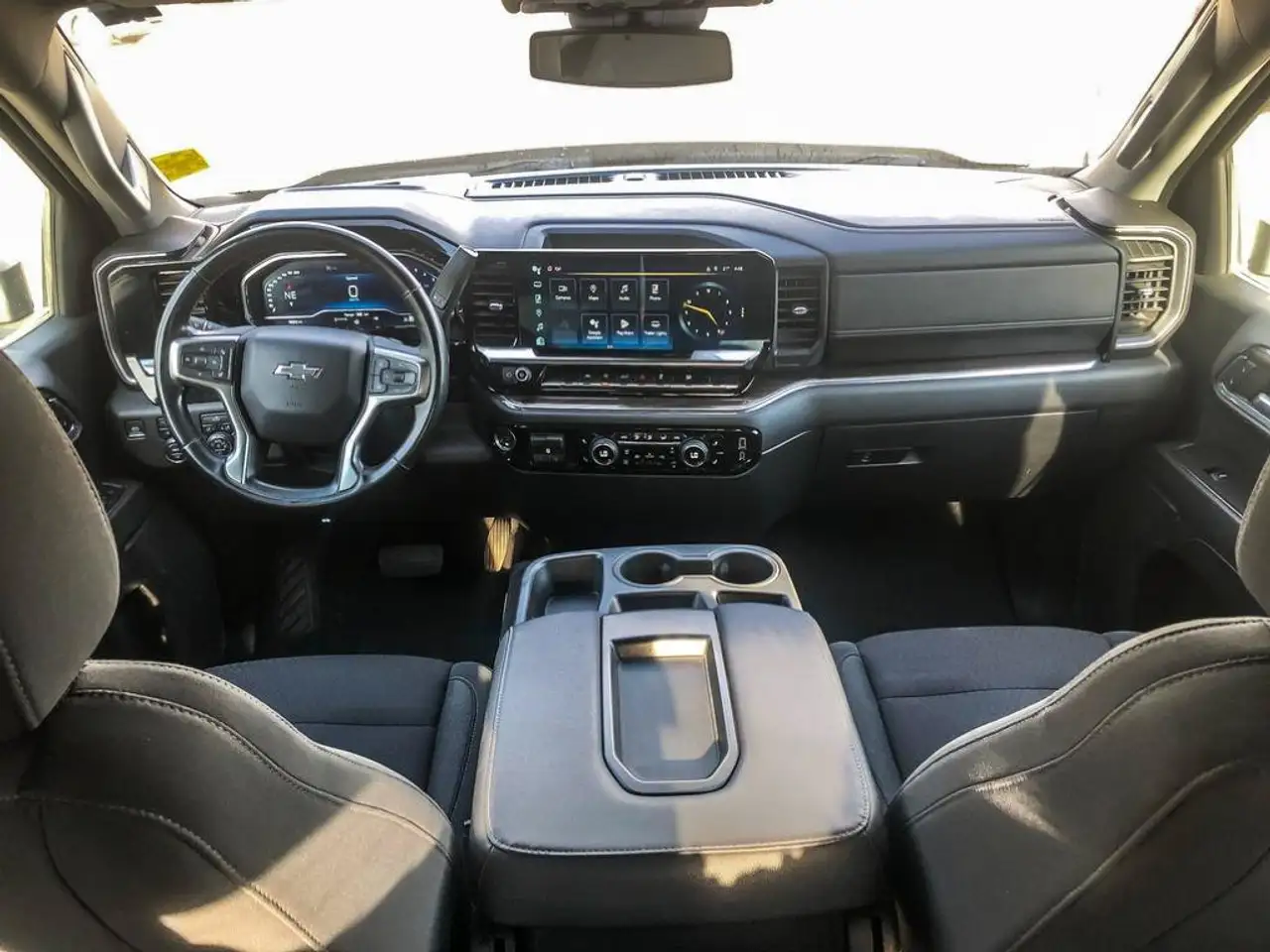 Chevrolet Silverado 1500 - Image 27