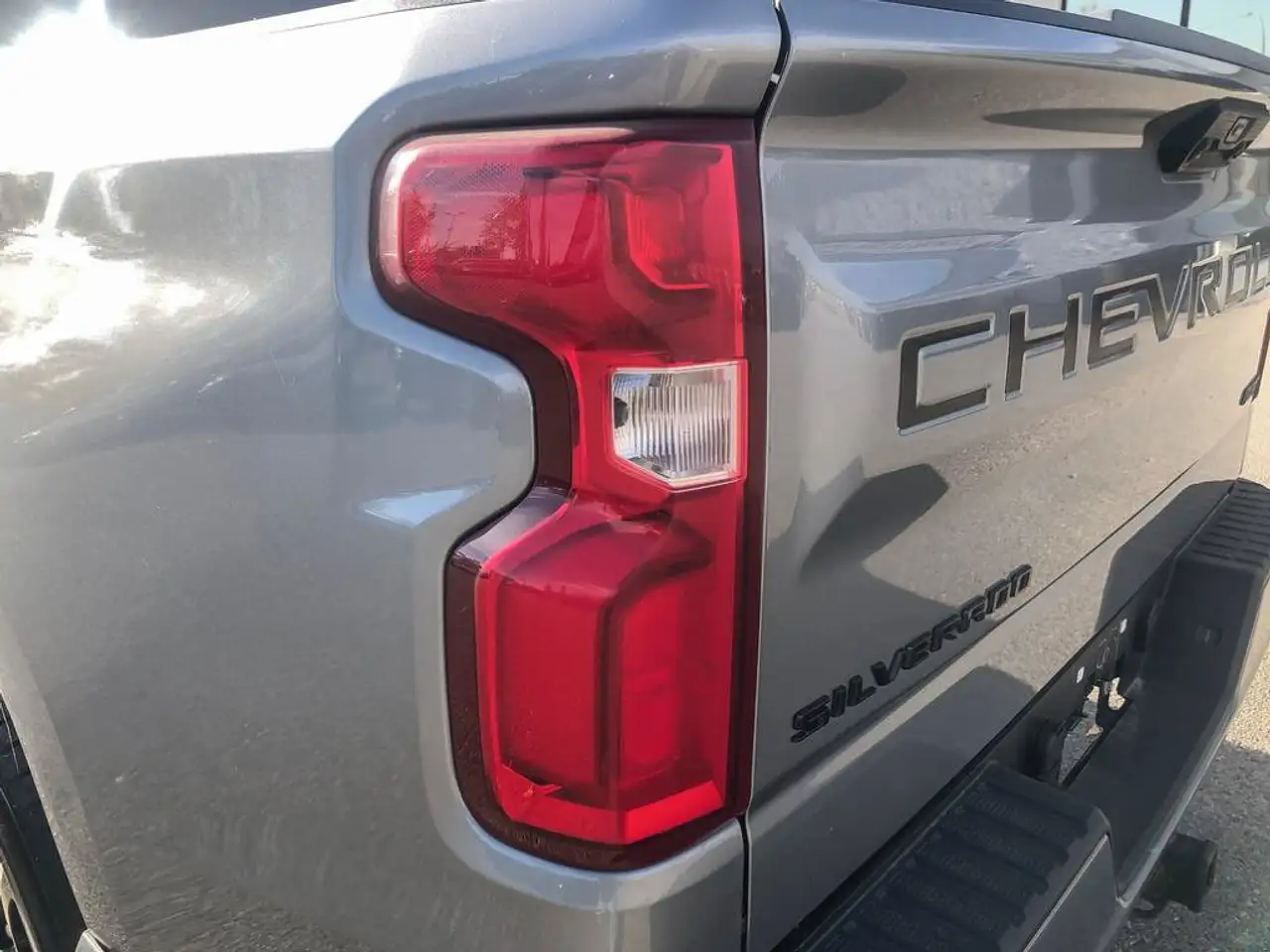 Chevrolet Silverado 1500 - Image 14