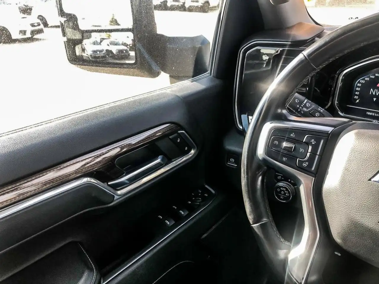 Chevrolet Silverado 1500 - Image 20