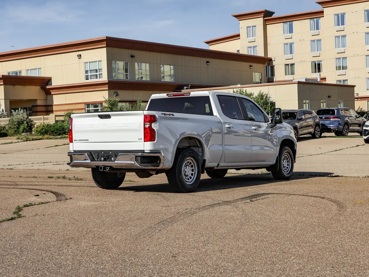 Chevrolet Silverado 1500 - Image 8