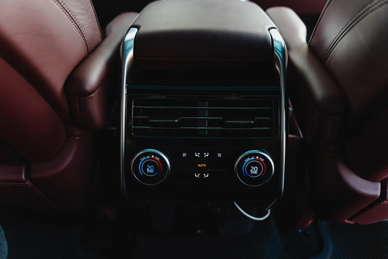 Land Rover Range Rover - Image 28