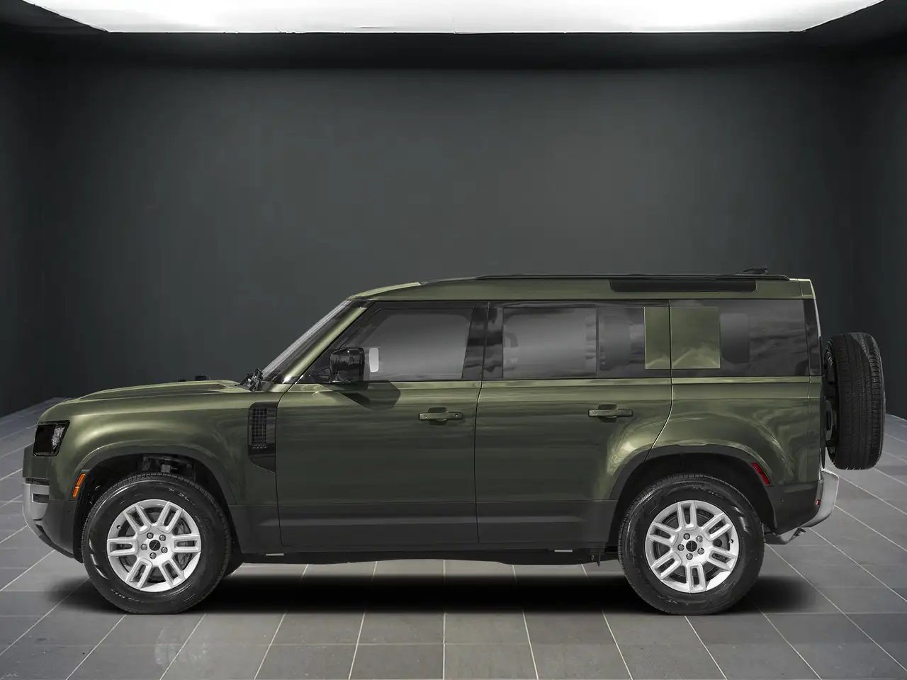 Land Rover Defender - Image 2