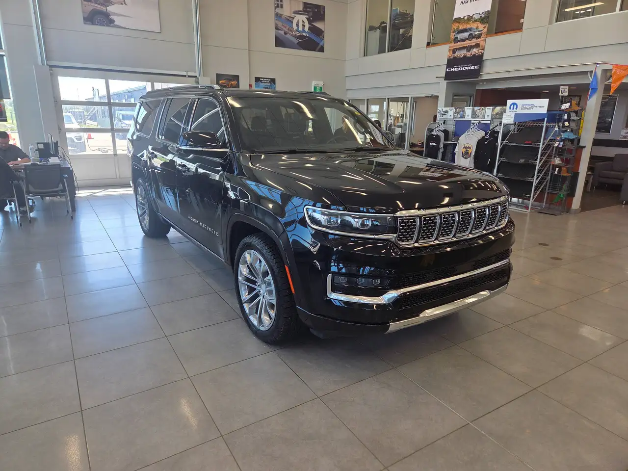 Jeep Grand Wagoneer - Image 3