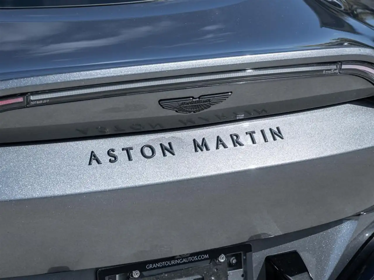 Aston Martin Vantage - Image 40
