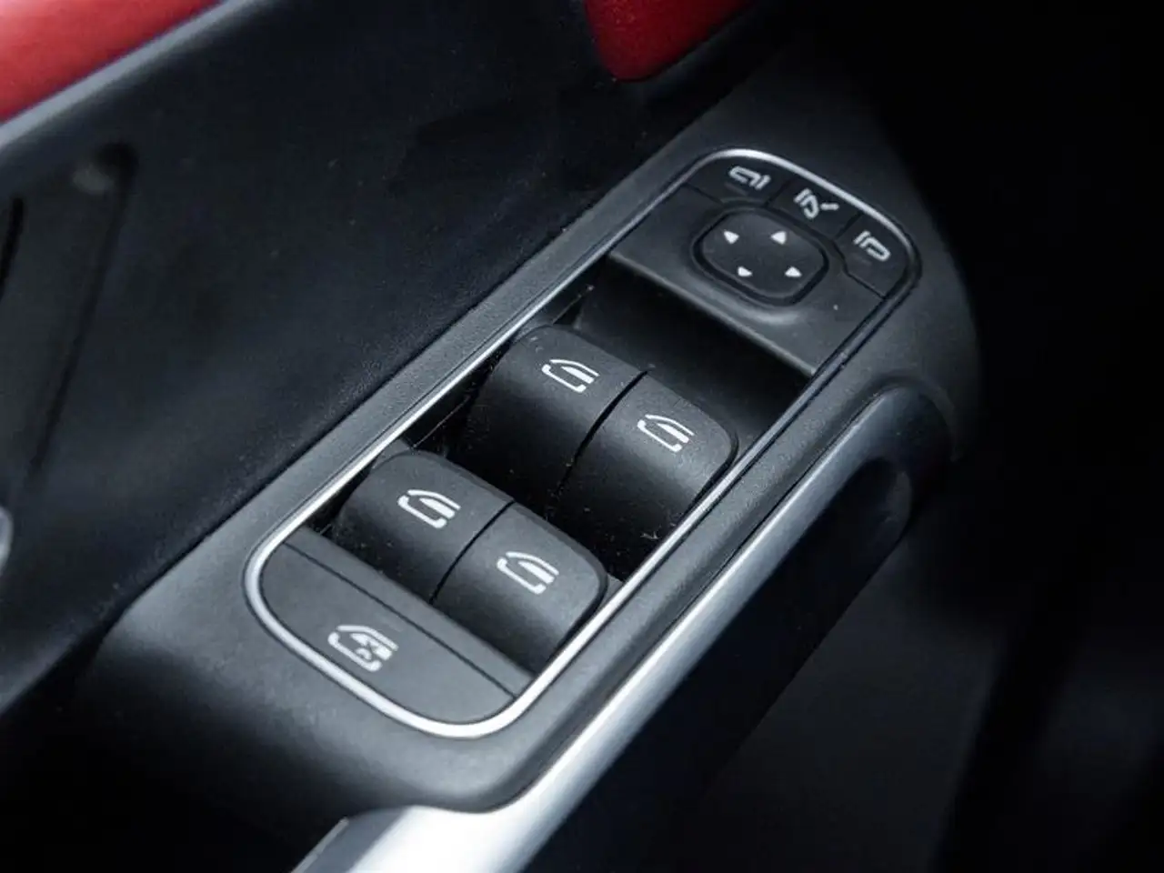 Mercedes-Benz GLB - Image 24