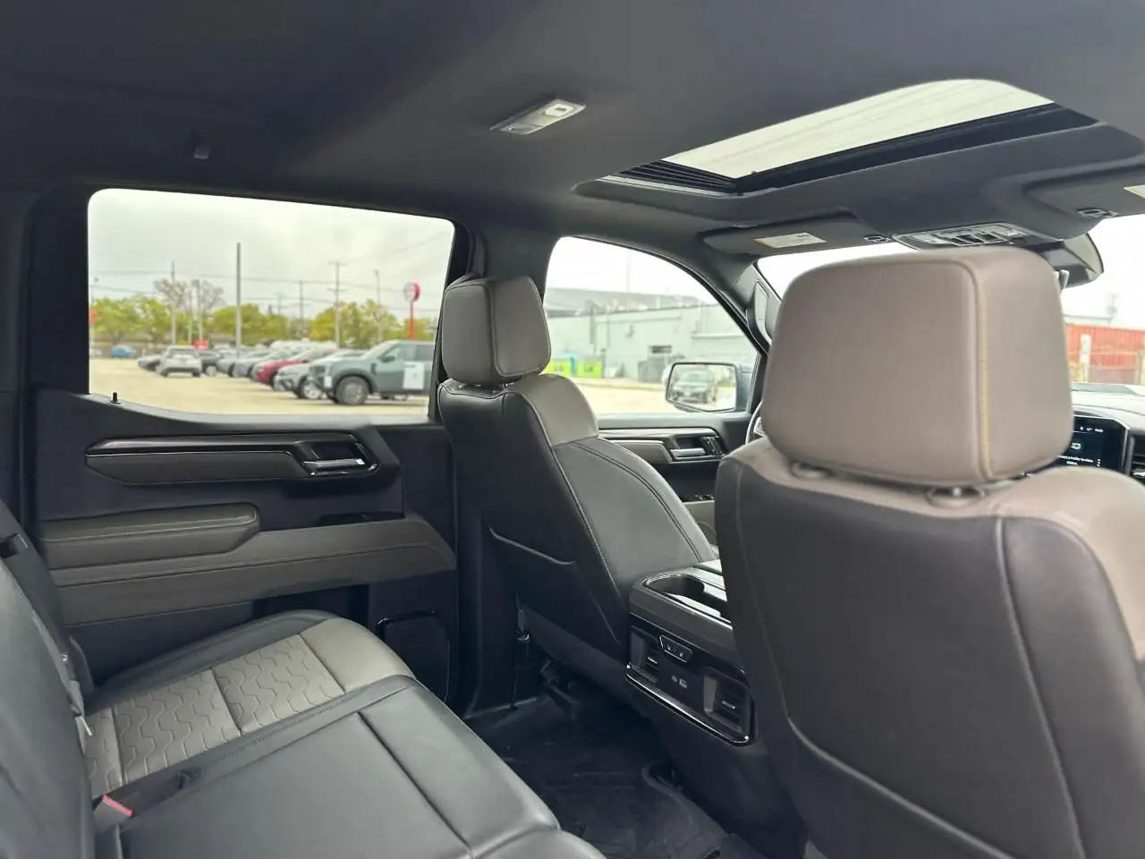 Chevrolet Silverado 1500 - Image 20