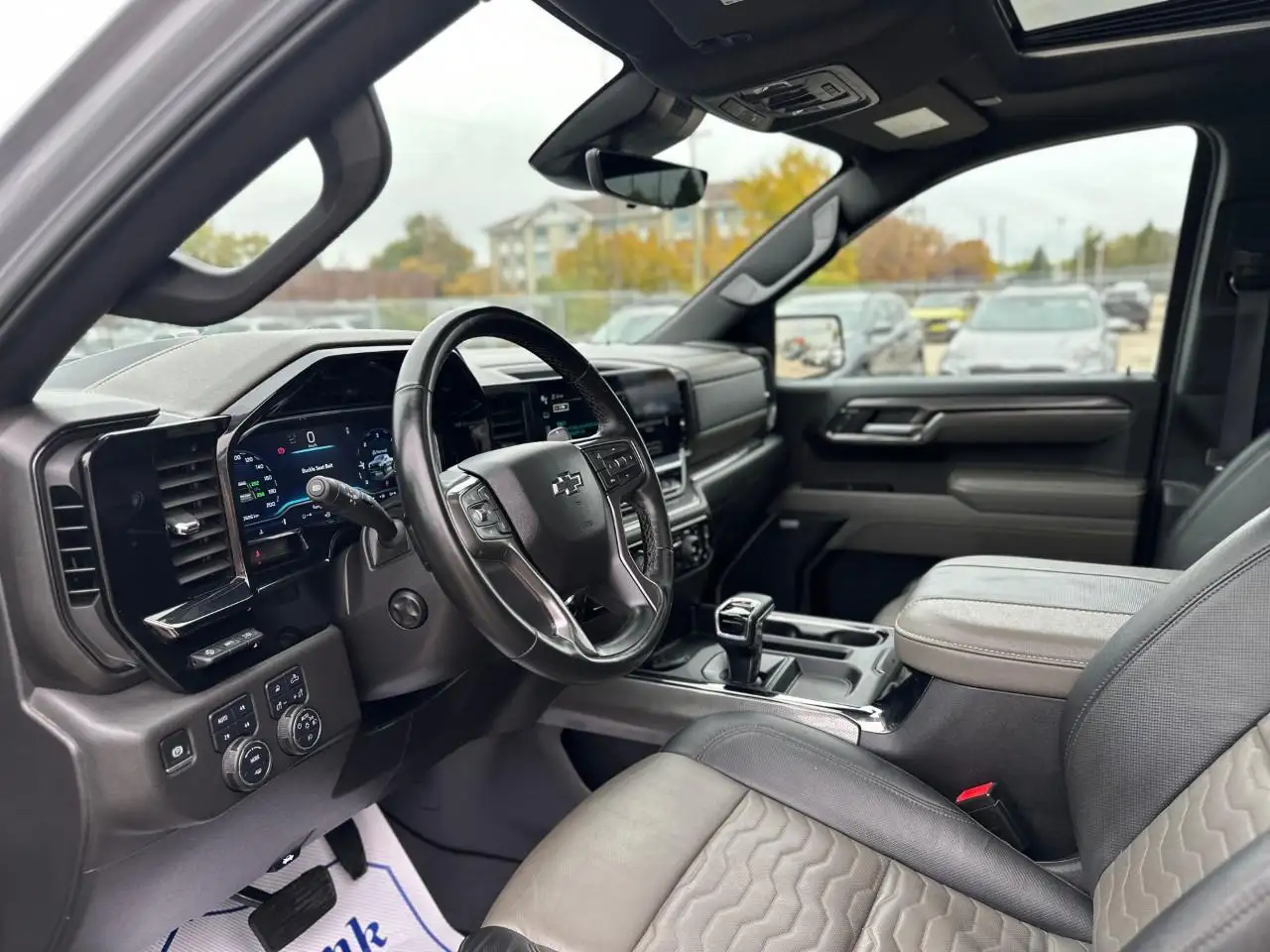 Chevrolet Silverado 1500 - Image 9