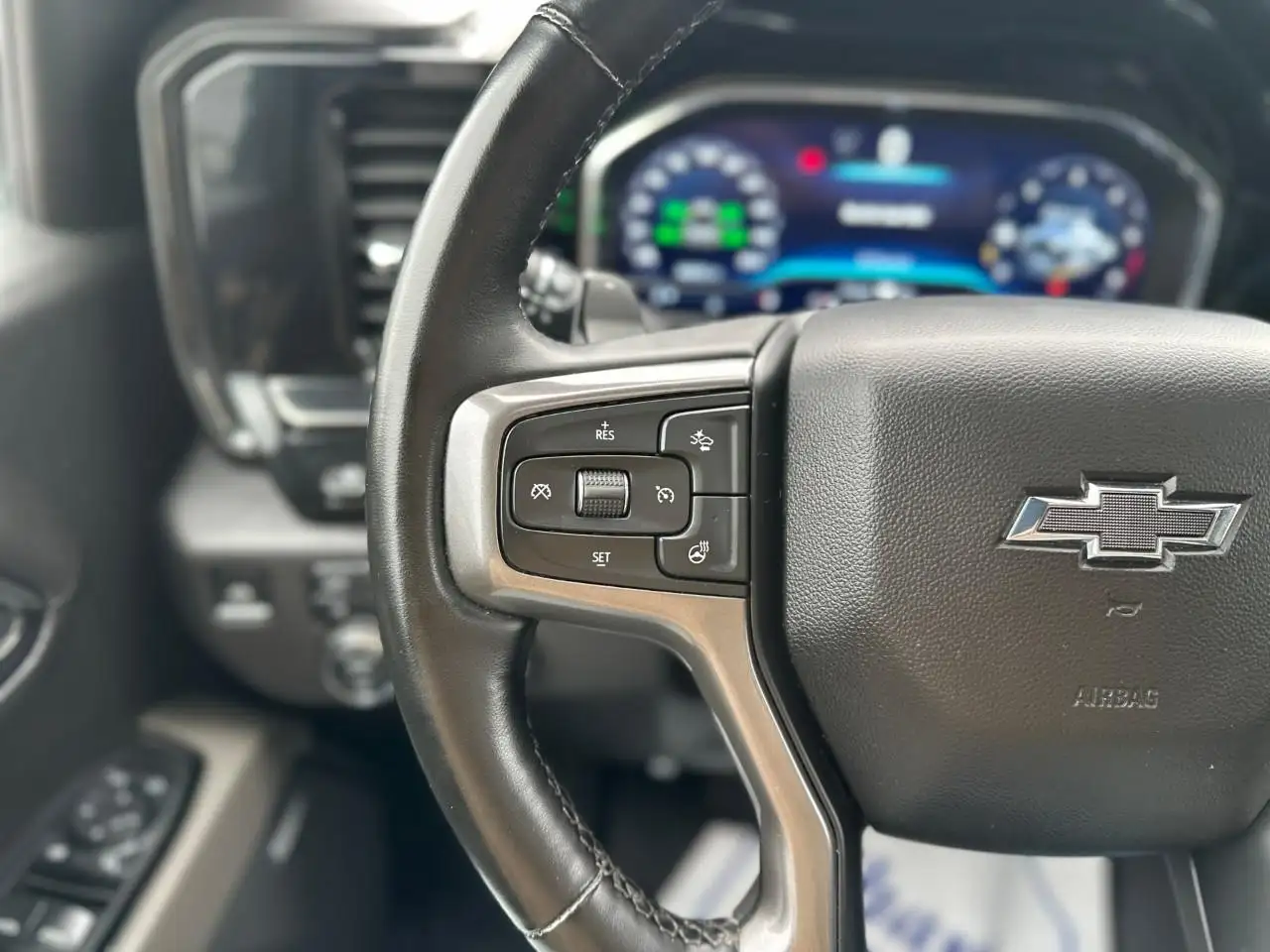 Chevrolet Silverado 1500 - Image 12