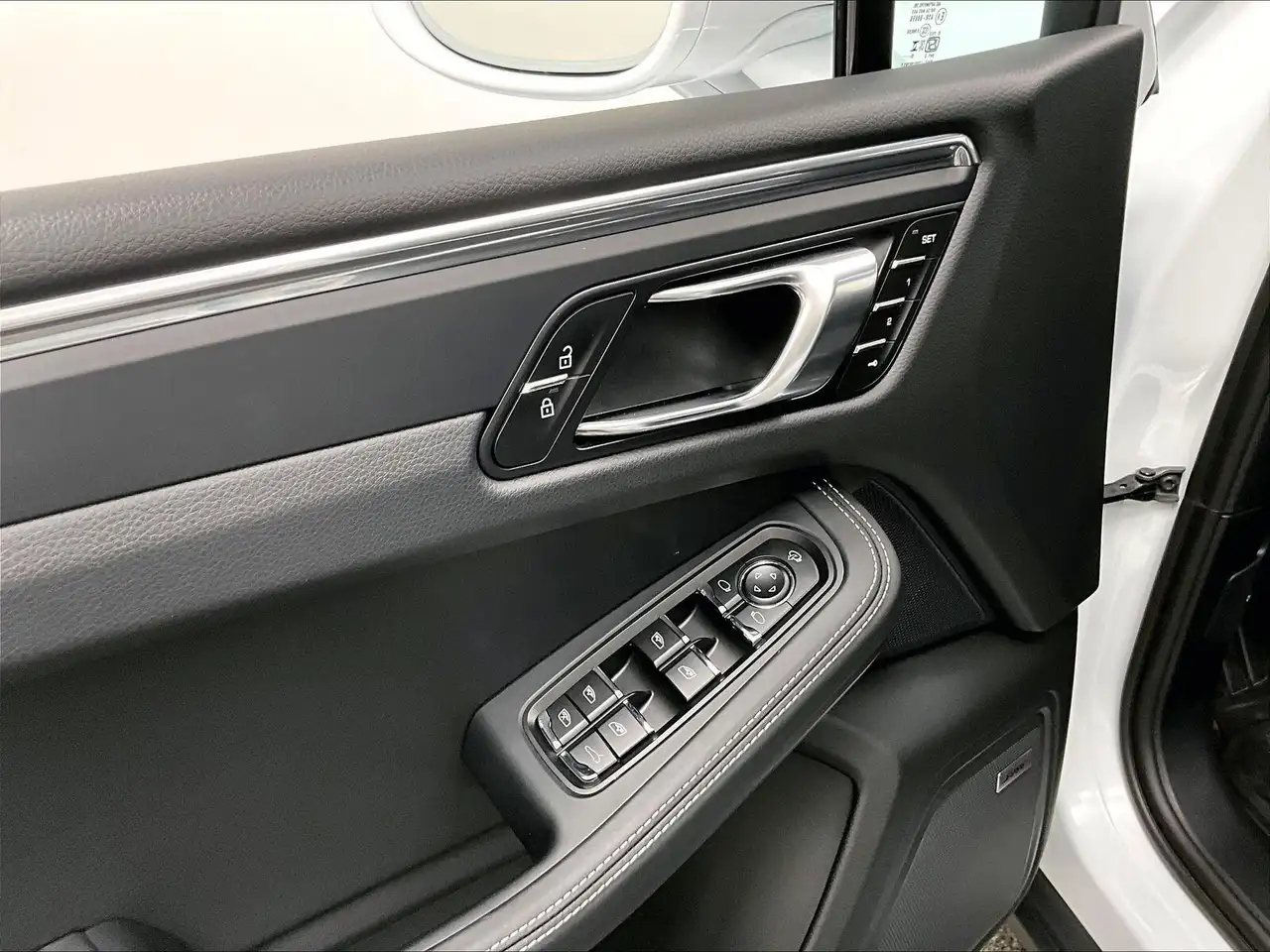 Porsche Macan - Image 18