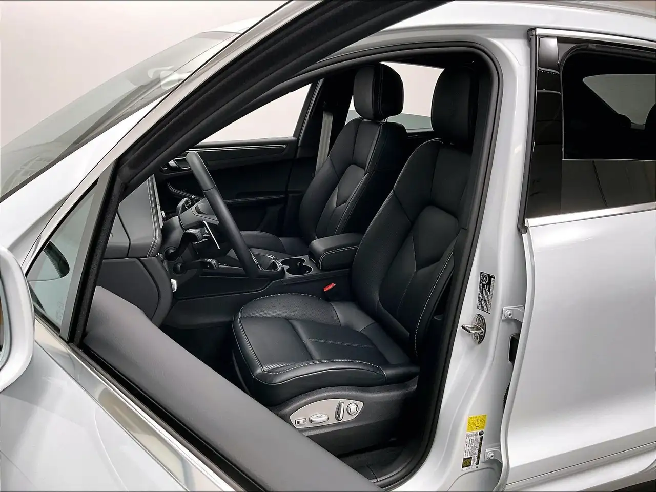 Porsche Macan - Image 12