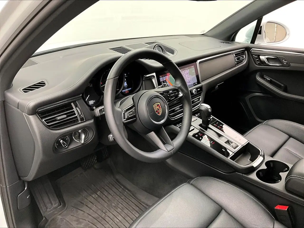 Porsche Macan - Image 9