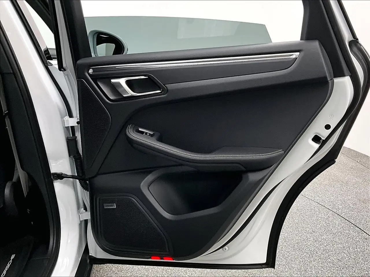 Porsche Macan - Image 30