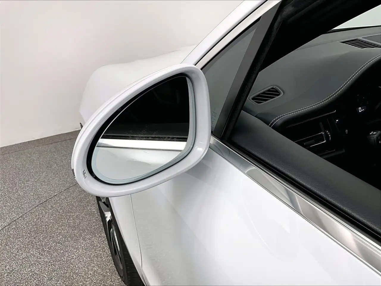 Porsche Macan - Image 34