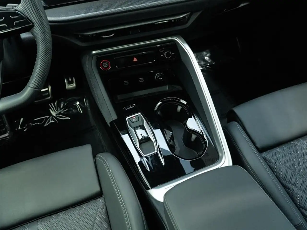 Audi SQ5 - Image 34