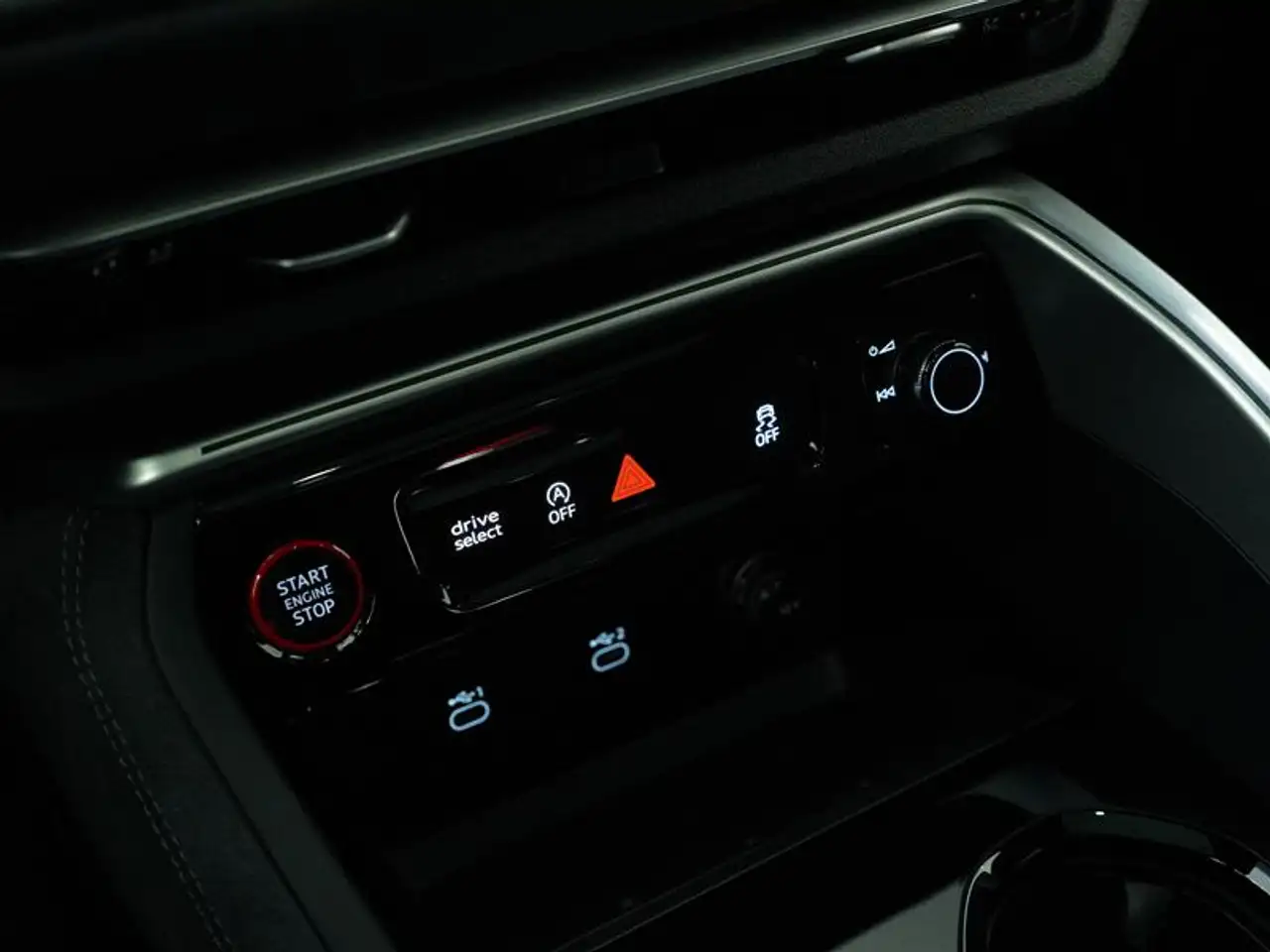 Audi SQ5 - Image 35