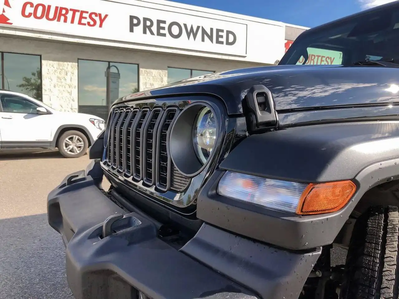 Jeep Wrangler - Image 12