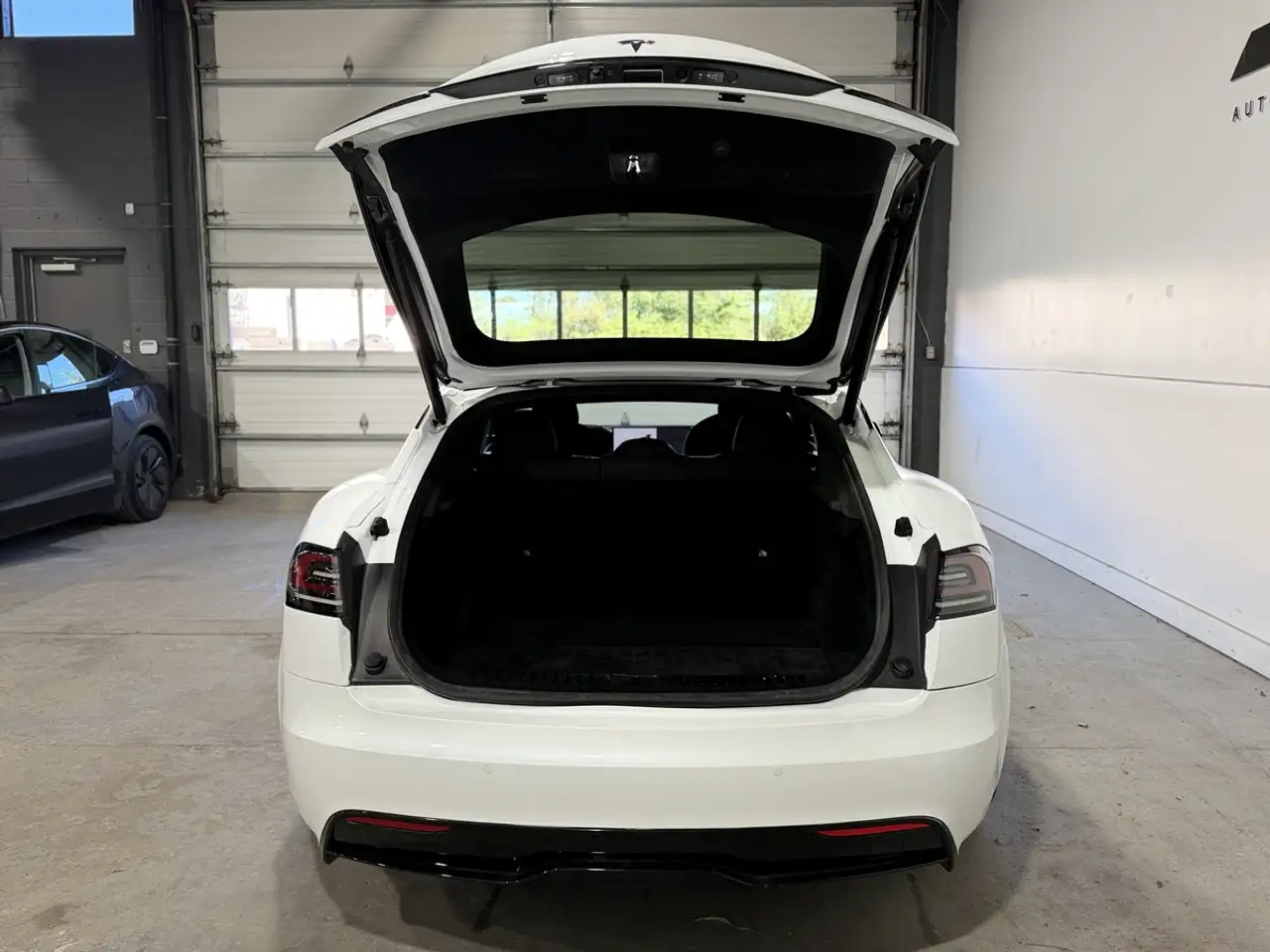 Tesla Model S - Image 34