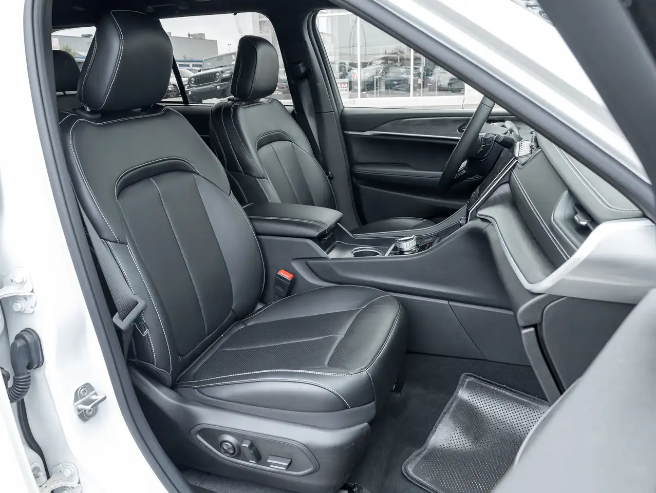 Jeep Grand Cherokee - Image 24