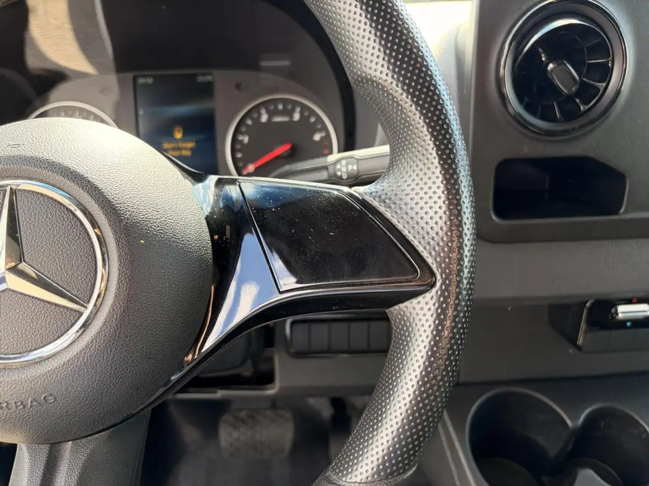 Mercedes-Benz Sprinter - Image 15