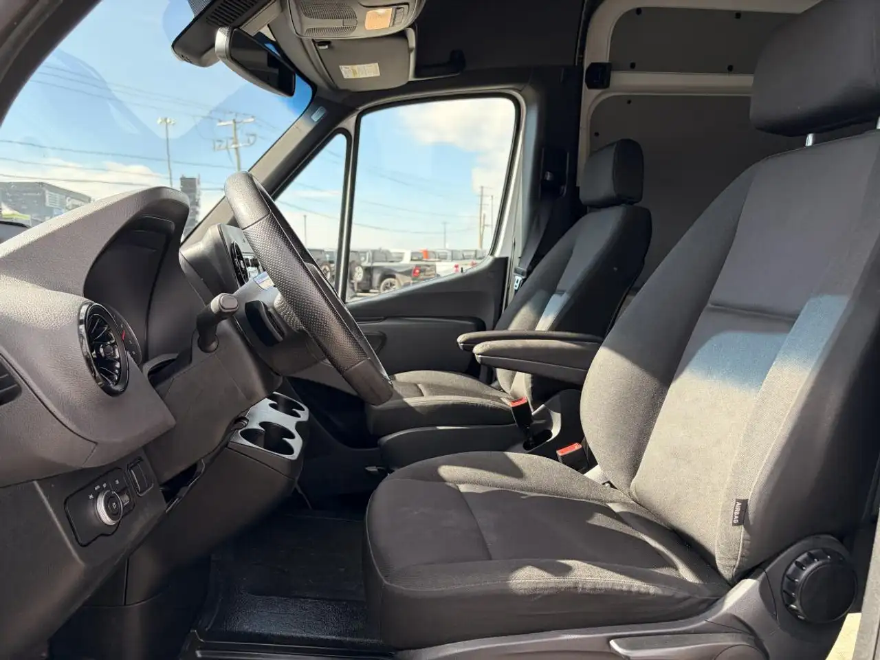 Mercedes-Benz Sprinter - Image 24