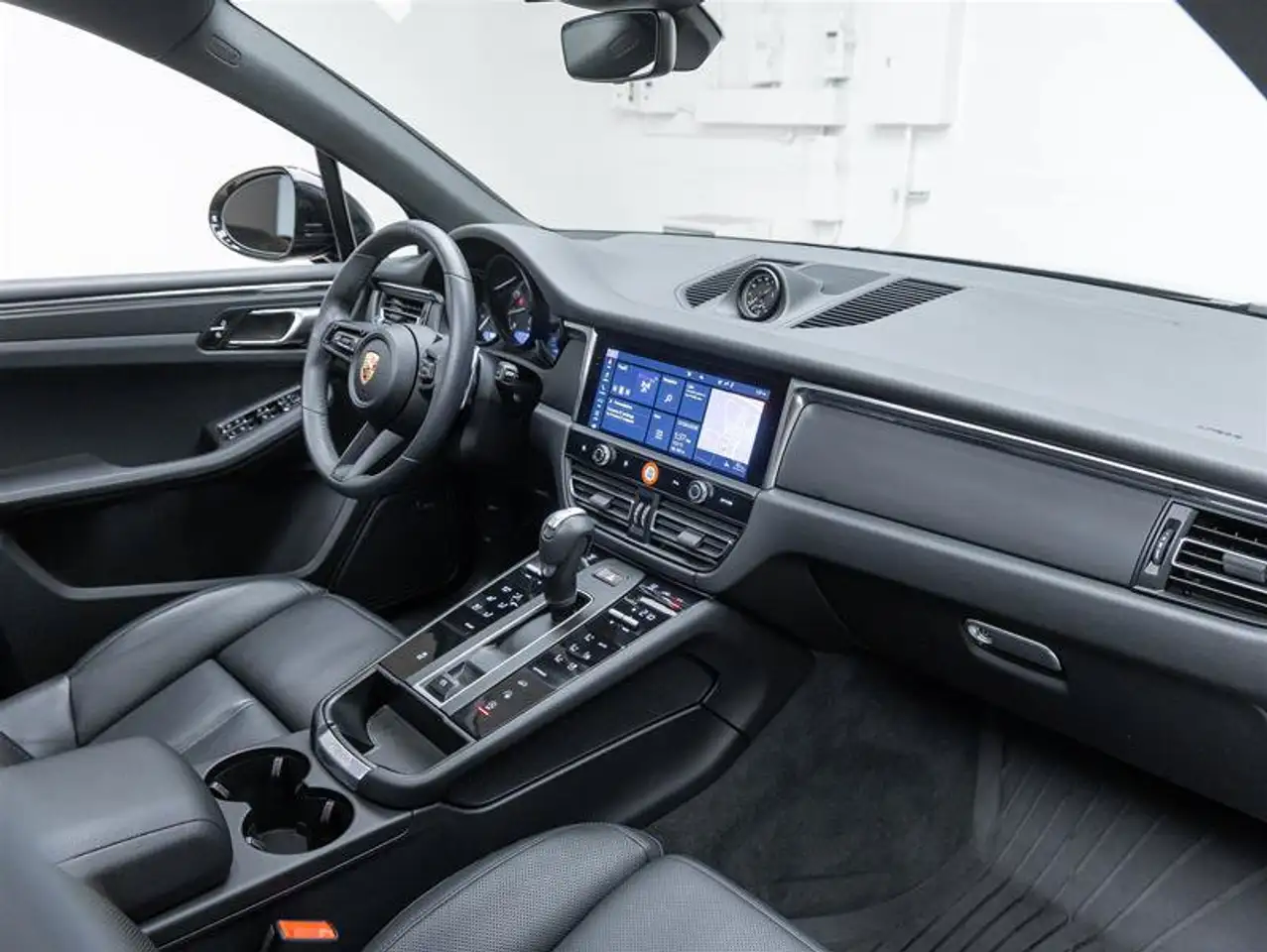 Porsche Macan - Image 33
