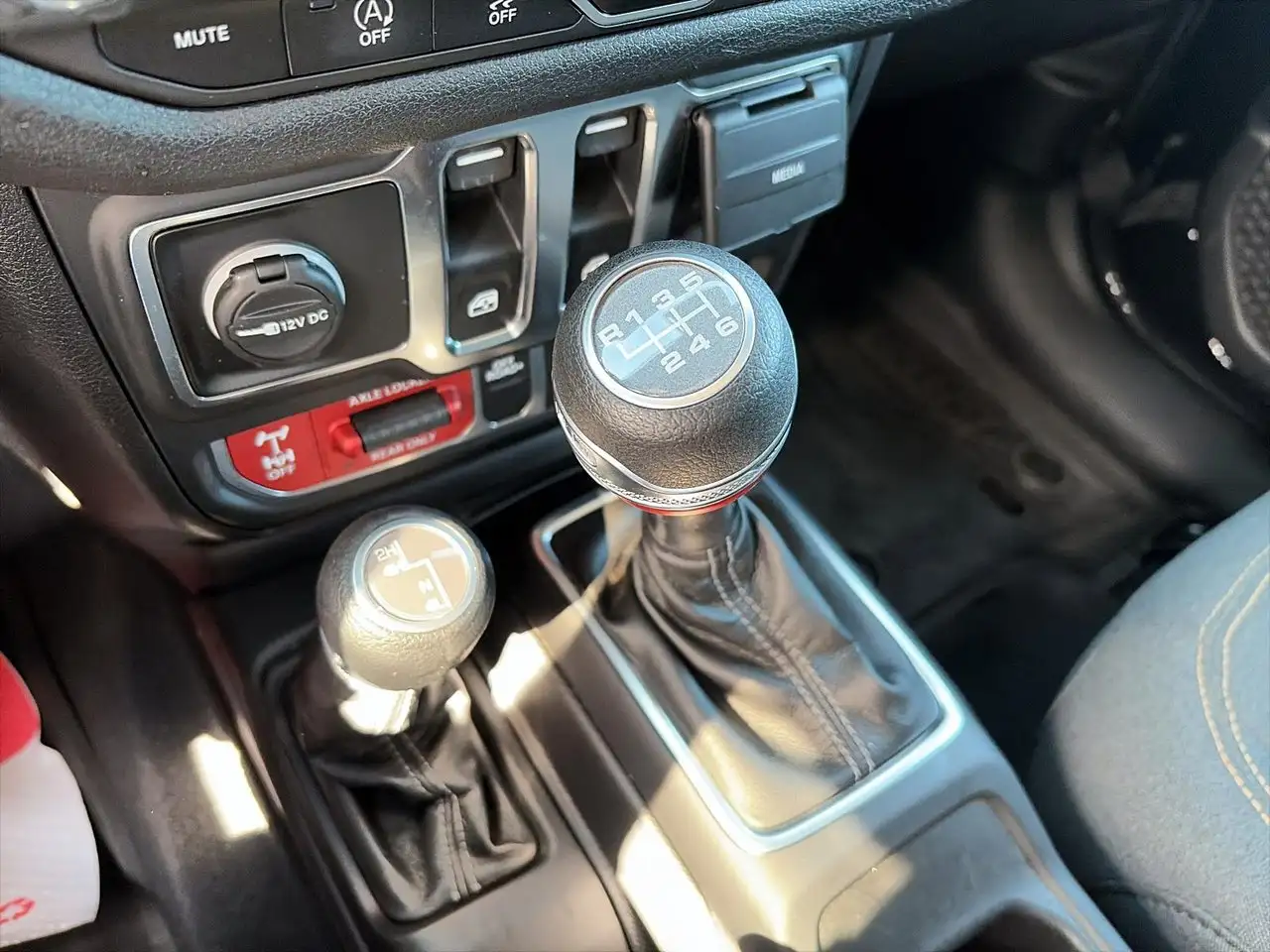 Jeep Wrangler - Image 15