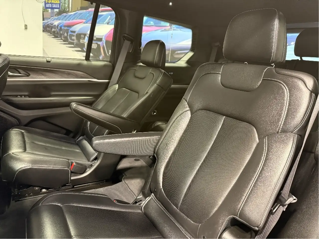Jeep Grand Cherokee - Image 25