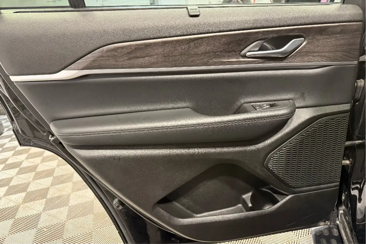 Jeep Grand Cherokee - Image 24