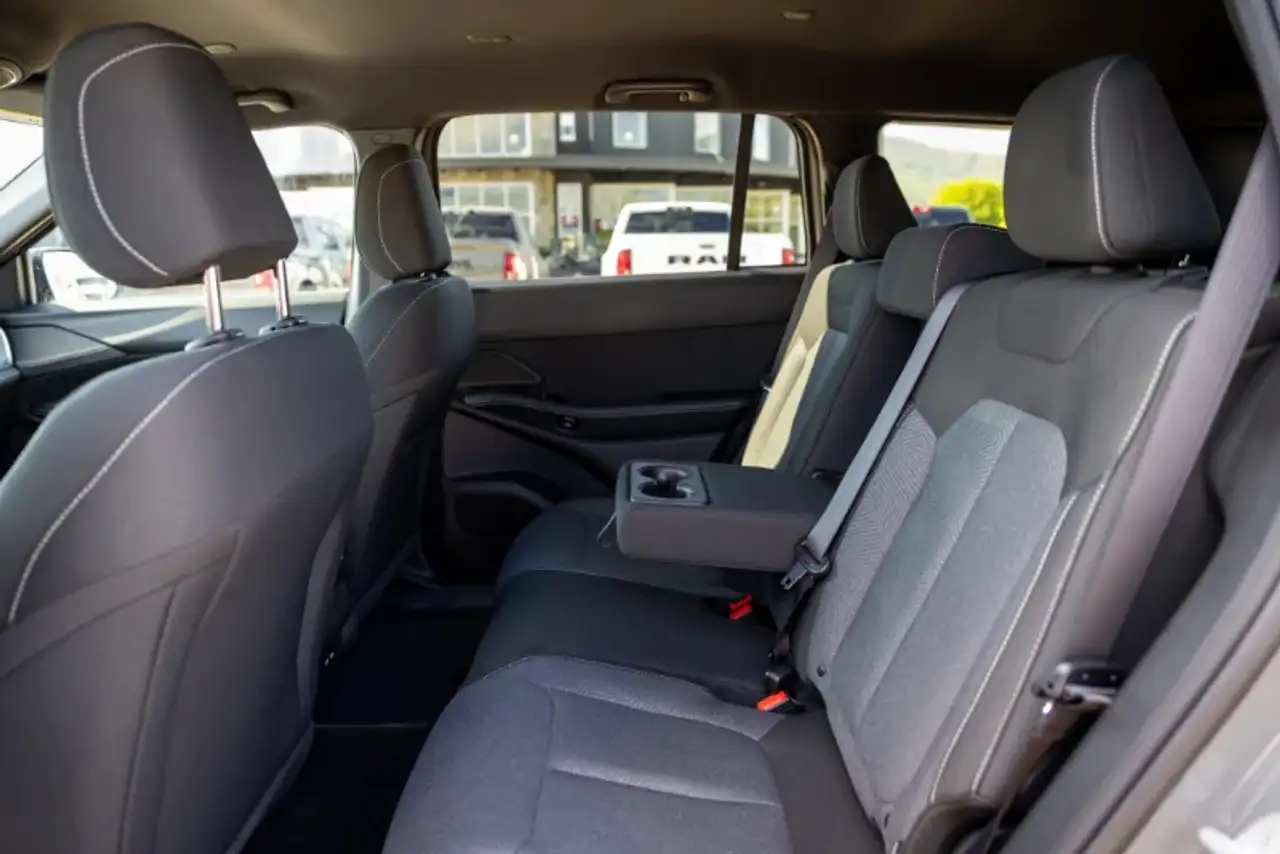 Jeep Cherokee - Image 17