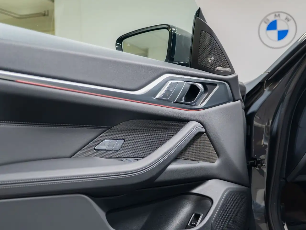 BMW i4 - Image 14