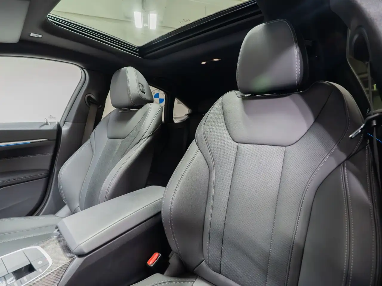 BMW i4 - Image 13