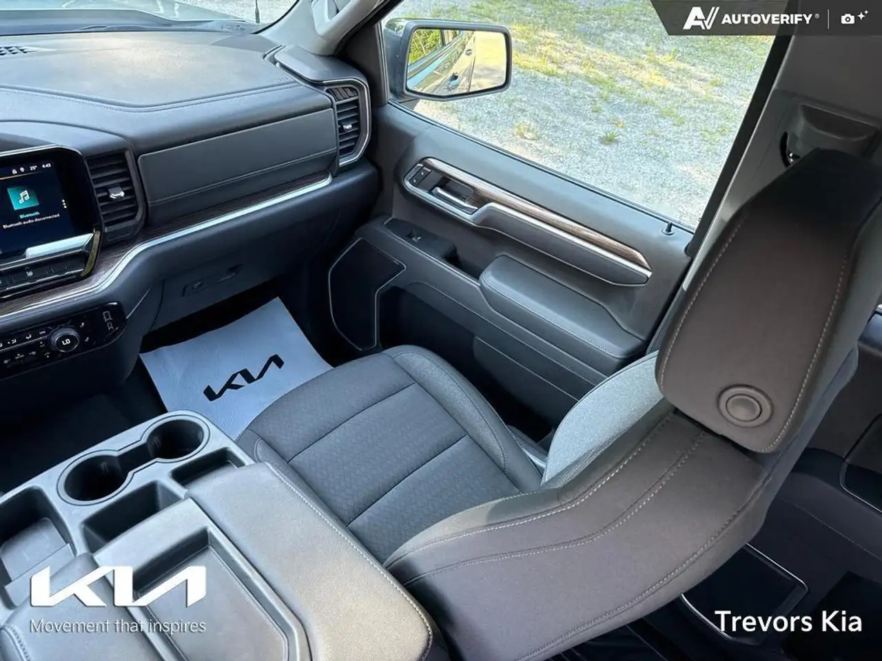 Chevrolet Silverado 1500 - Image 25