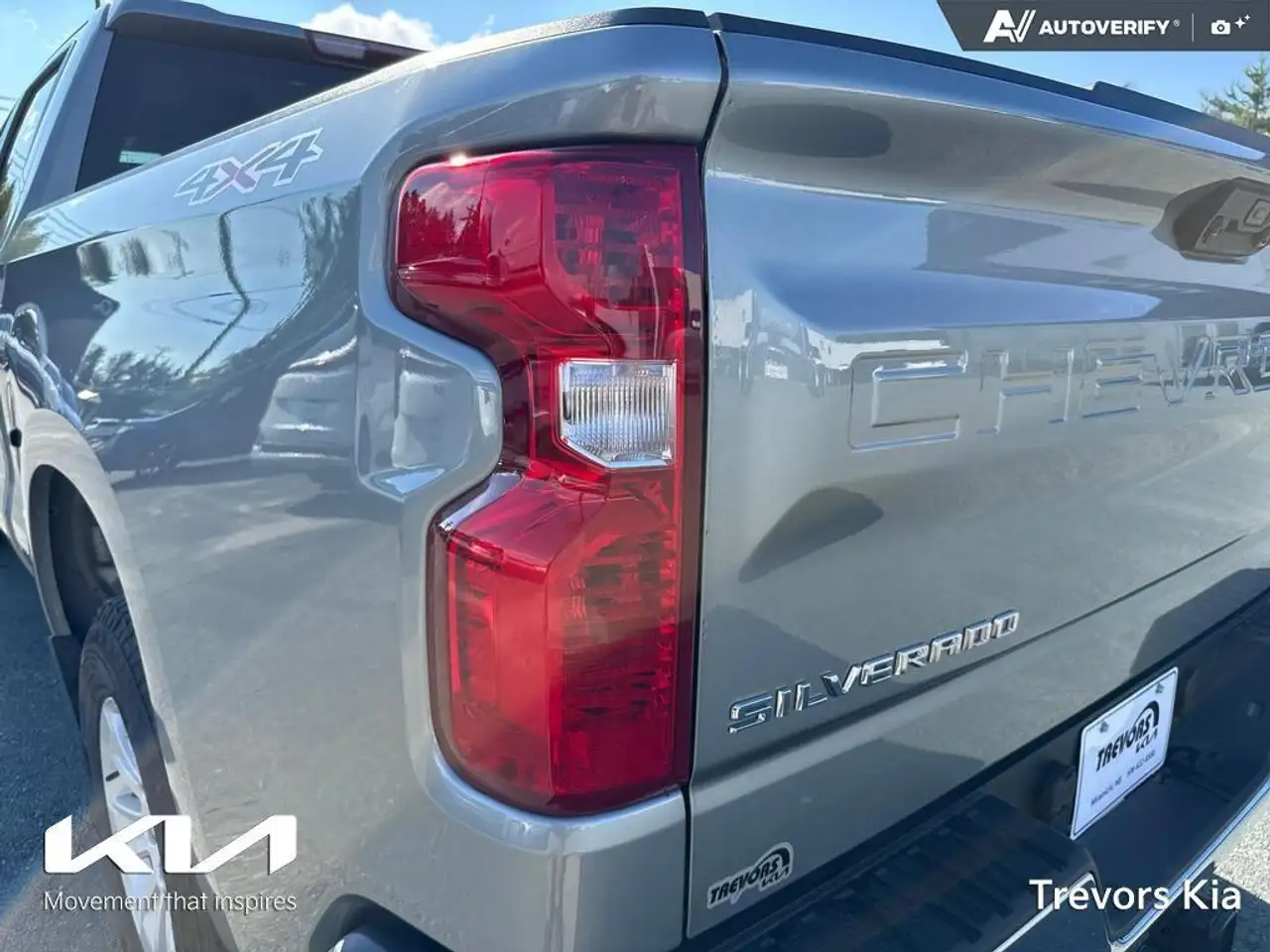 Chevrolet Silverado 1500 - Image 11