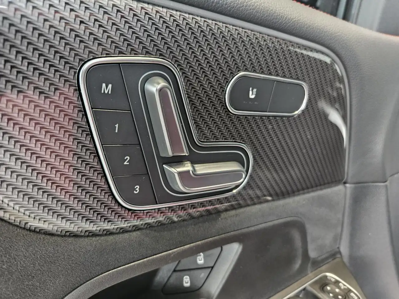 Mercedes-Benz GLB - Image 17