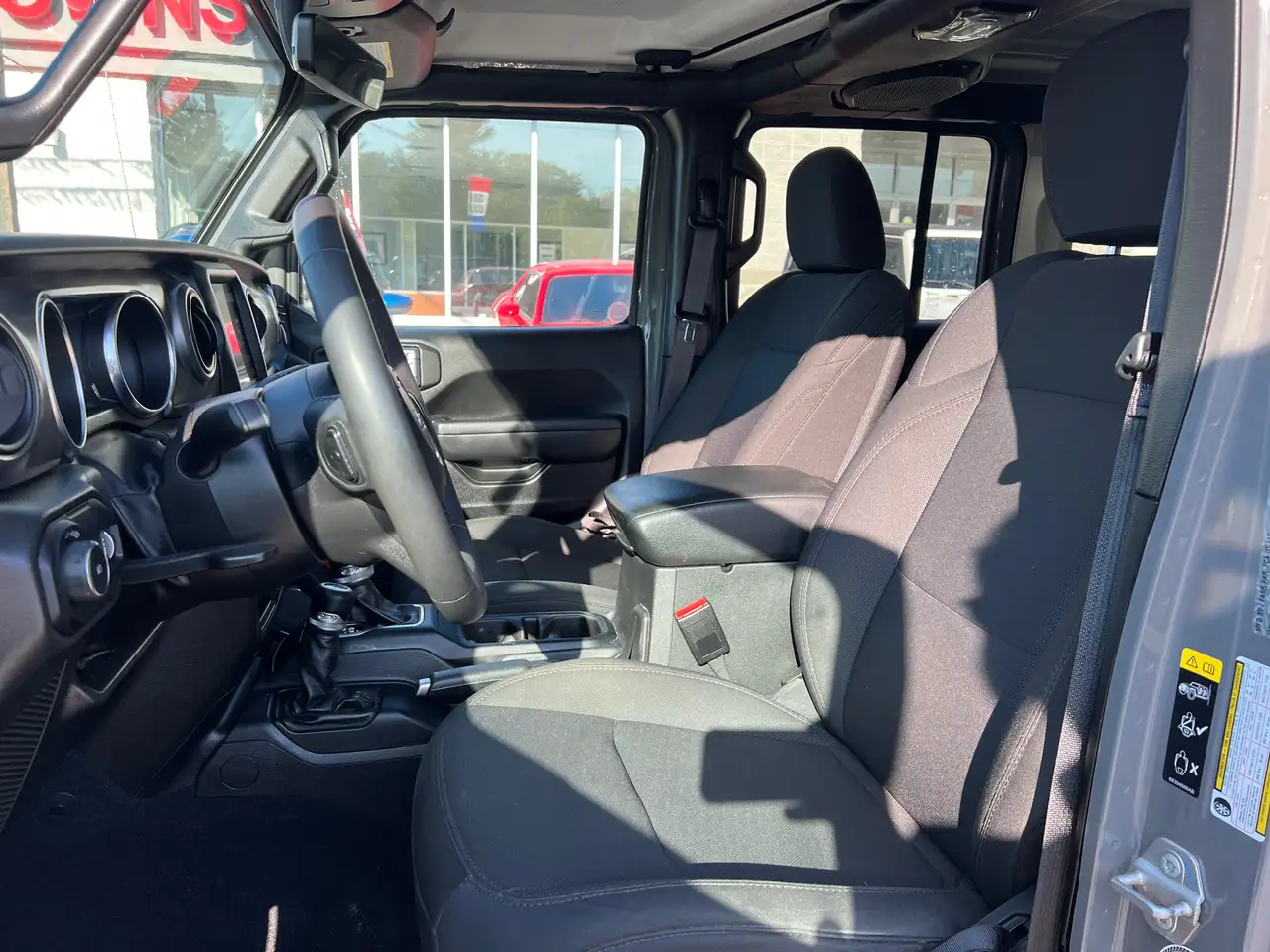 Jeep Wrangler - Image 13