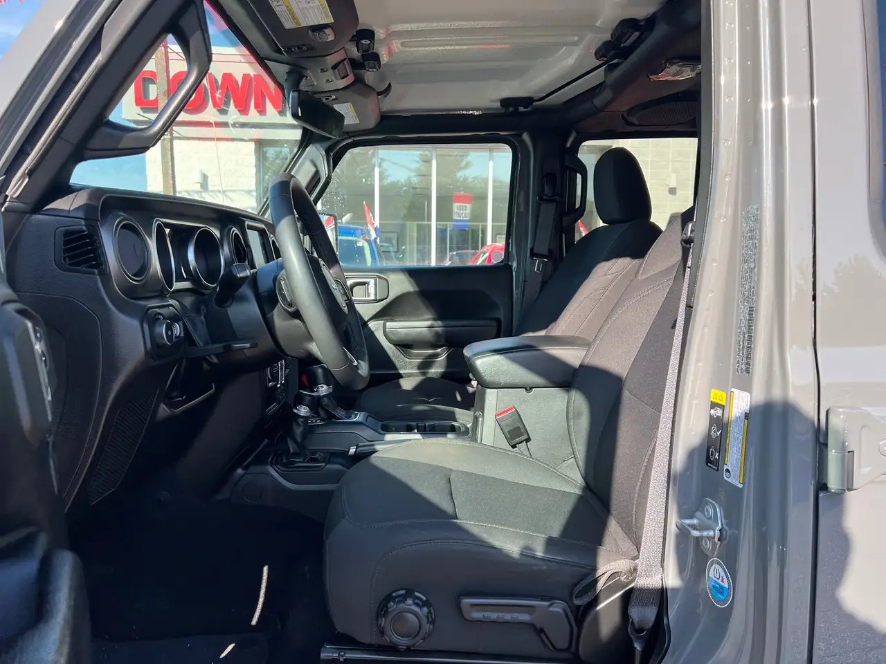 Jeep Wrangler - Image 12