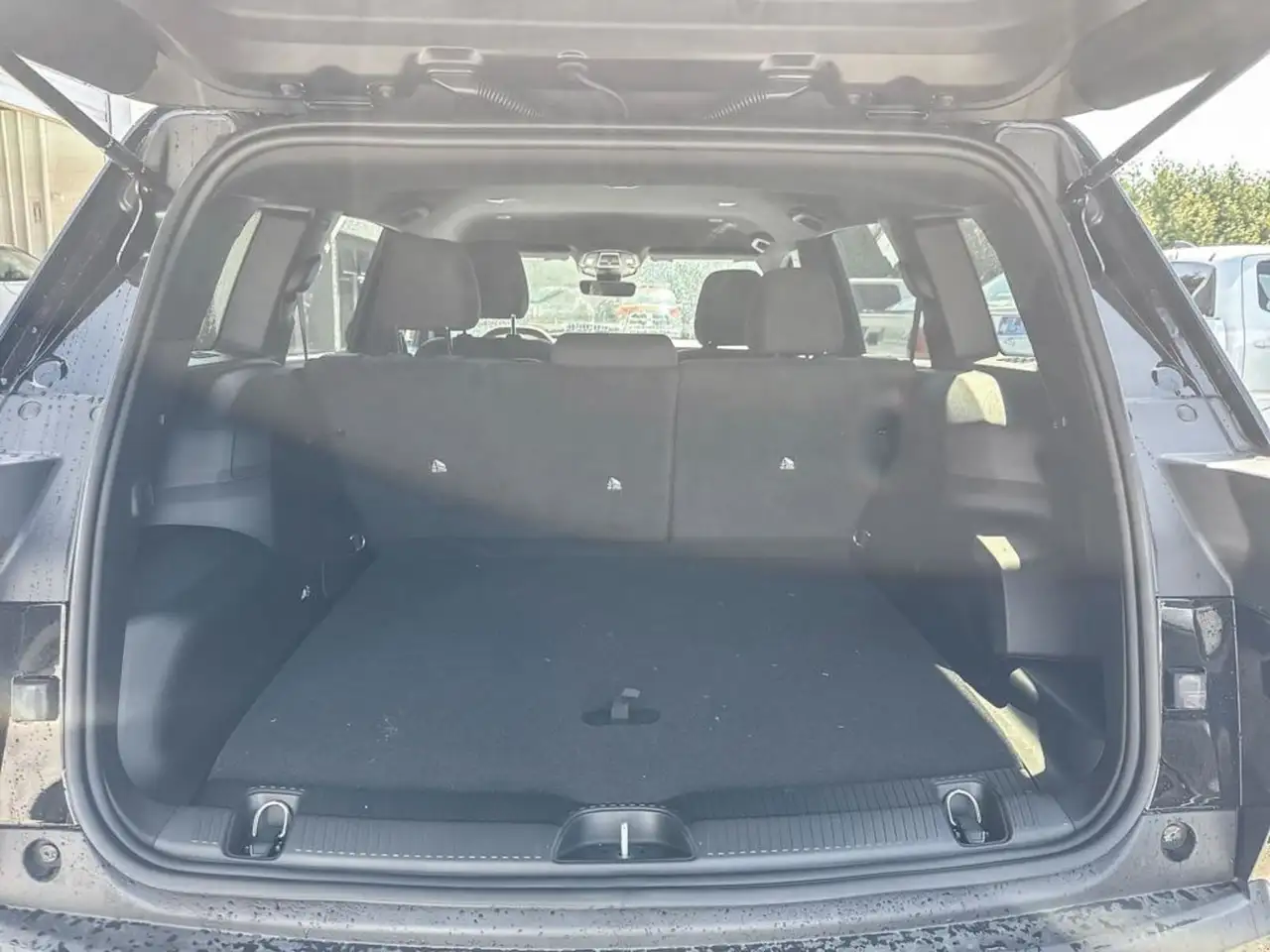 Jeep Cherokee - Image 11
