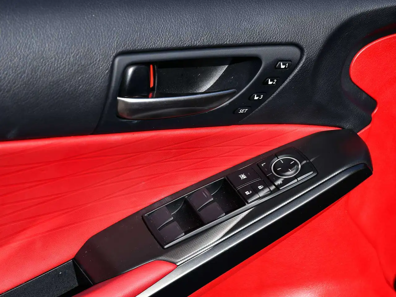 Lexus IS - Image 13