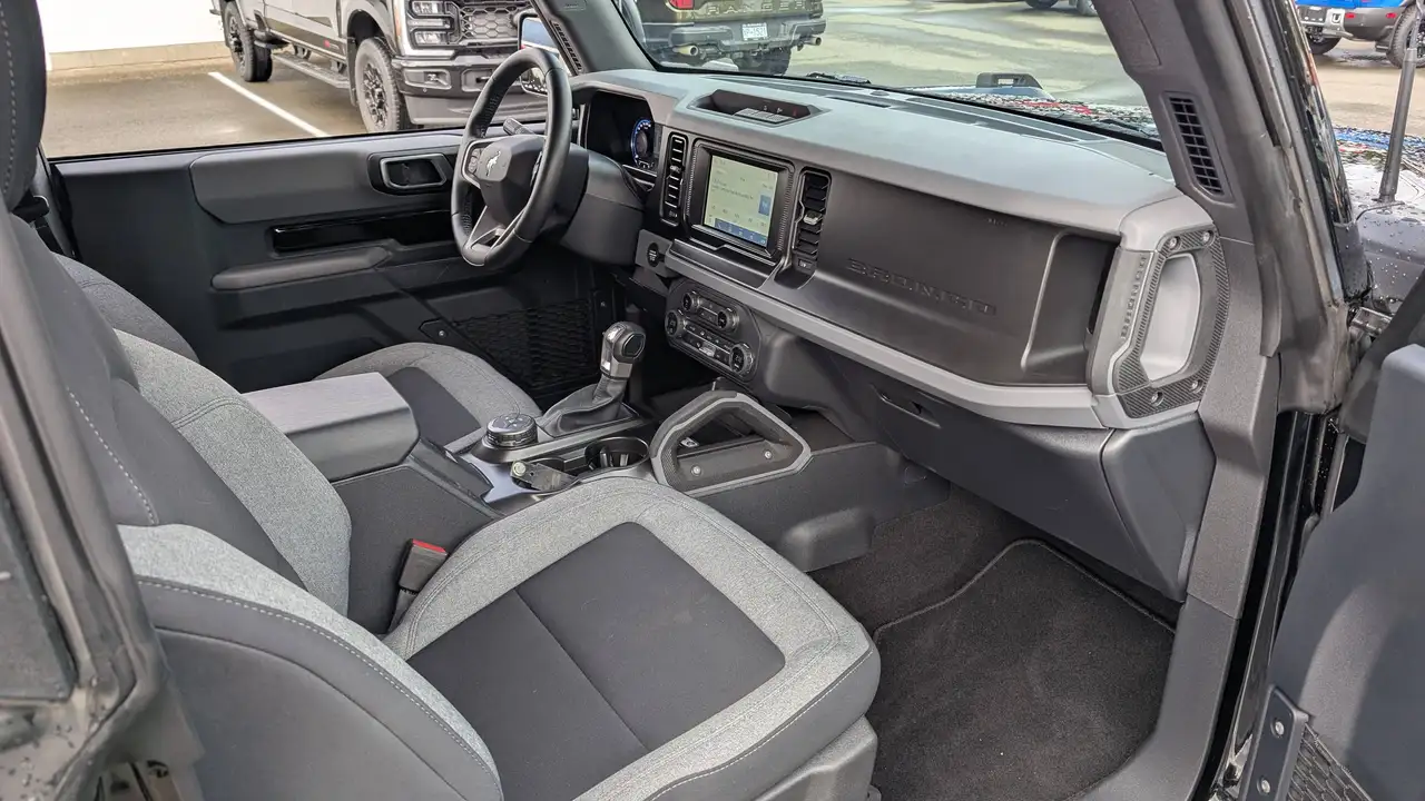 Ford Bronco - Image 14