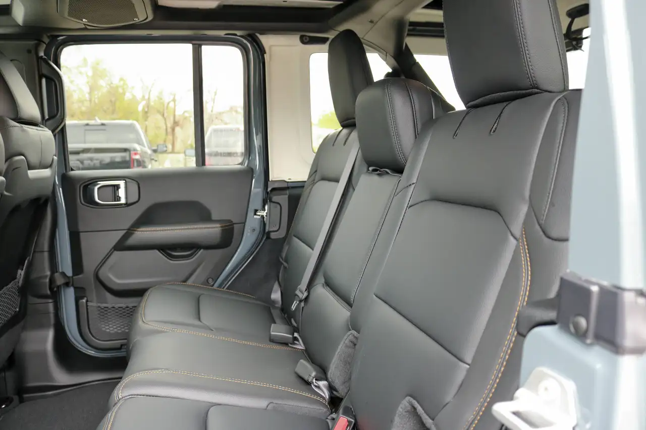 Jeep Wrangler - Image 28