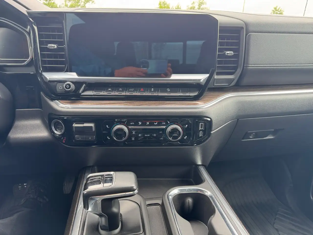 Chevrolet Silverado 1500 - Image 15