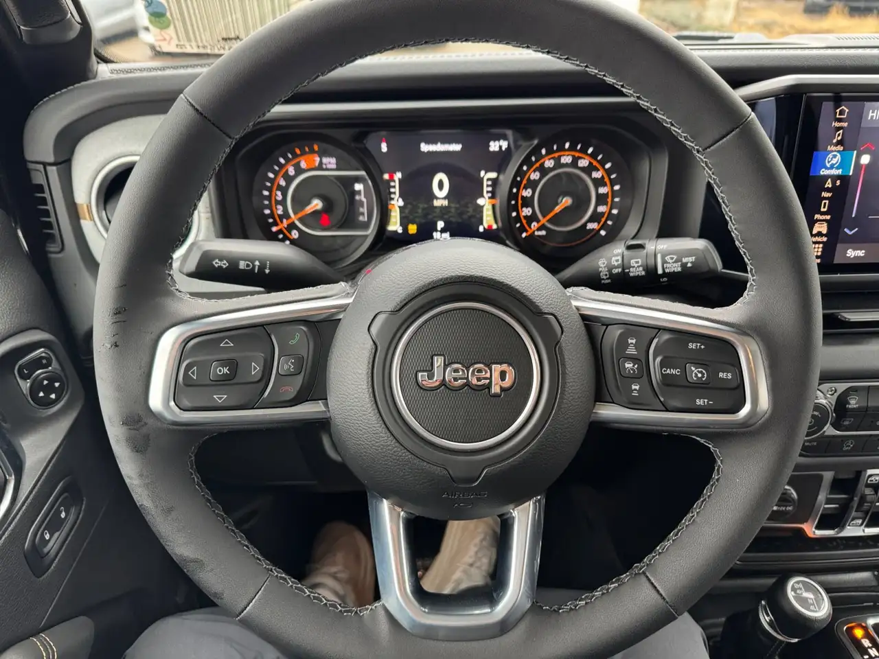 Jeep Wrangler - Image 12