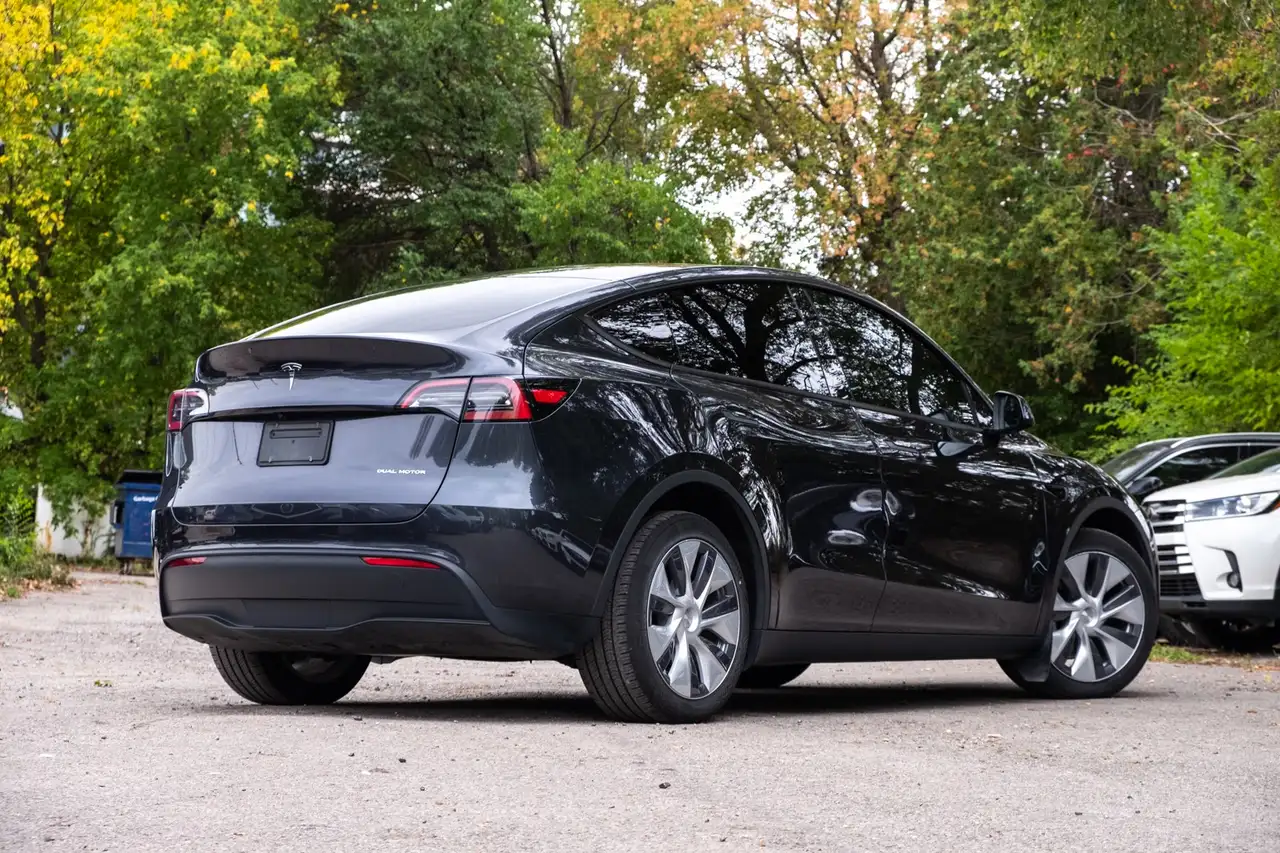 Tesla Model Y - Image 8