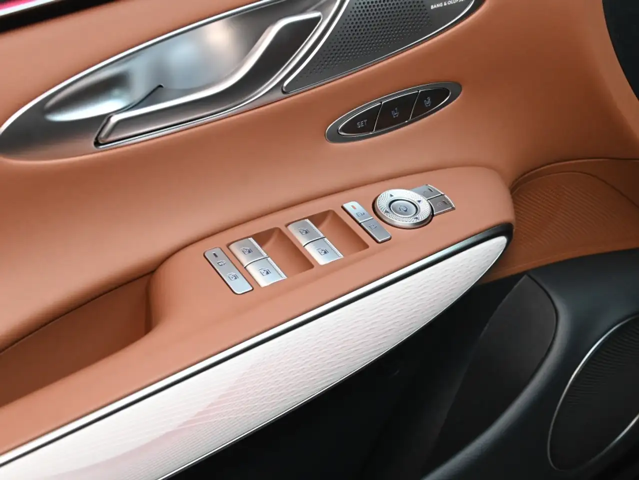 Genesis GV70 - Image 10