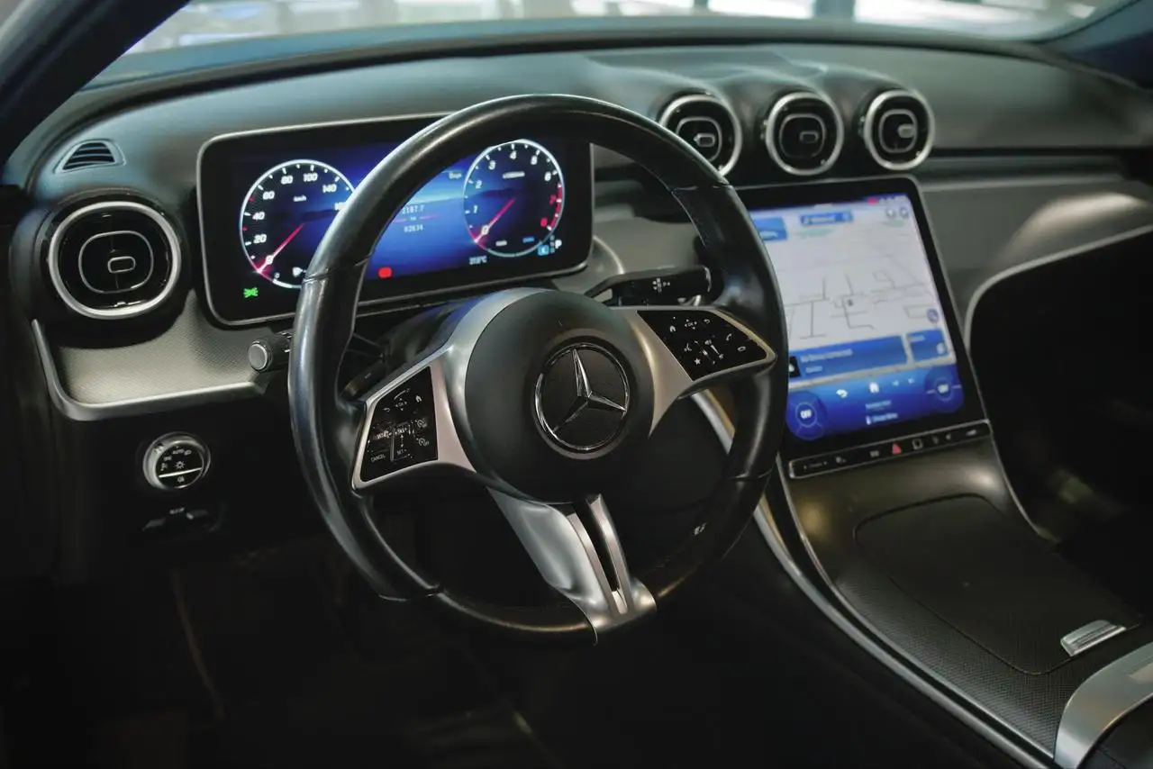 Mercedes-Benz C-Class - Image 25