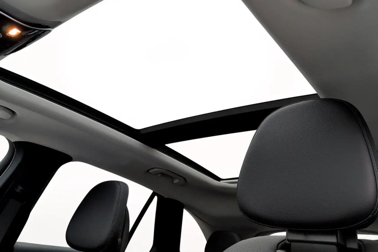 Mercedes-Benz GLC - Image 11