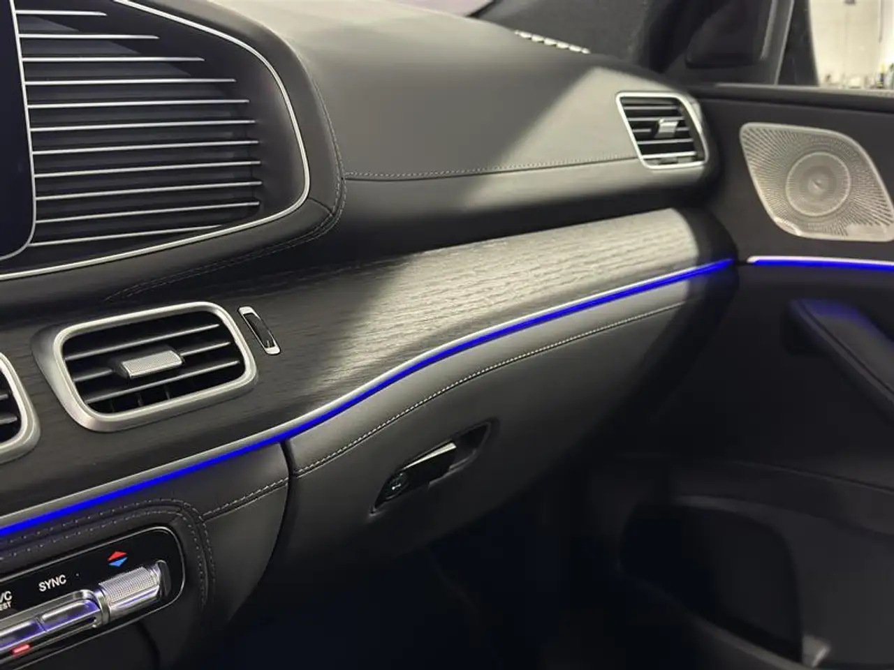 Mercedes-Benz GLE - Image 21