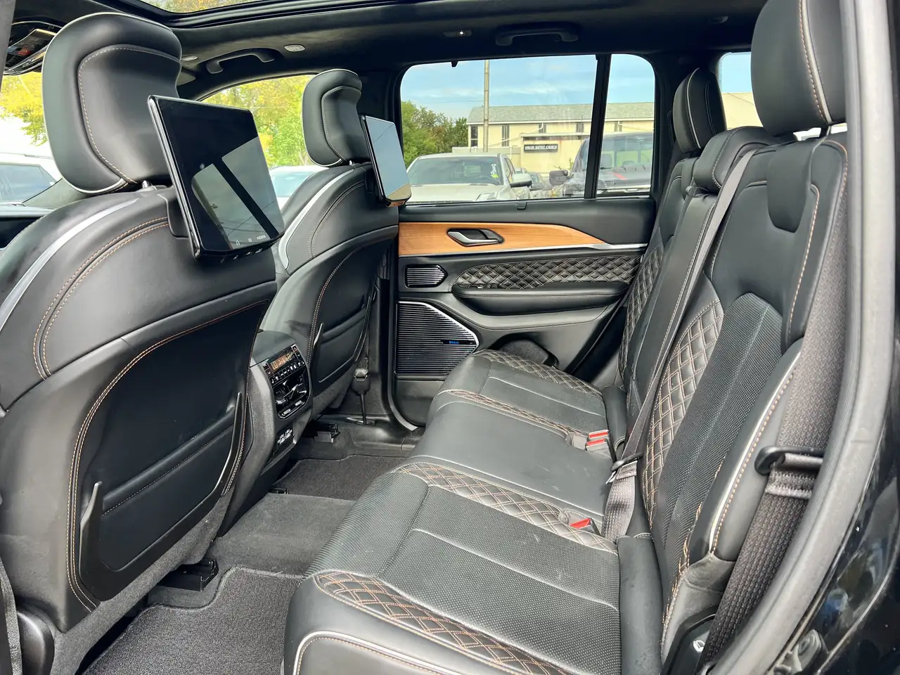 Jeep Grand Cherokee - Image 19