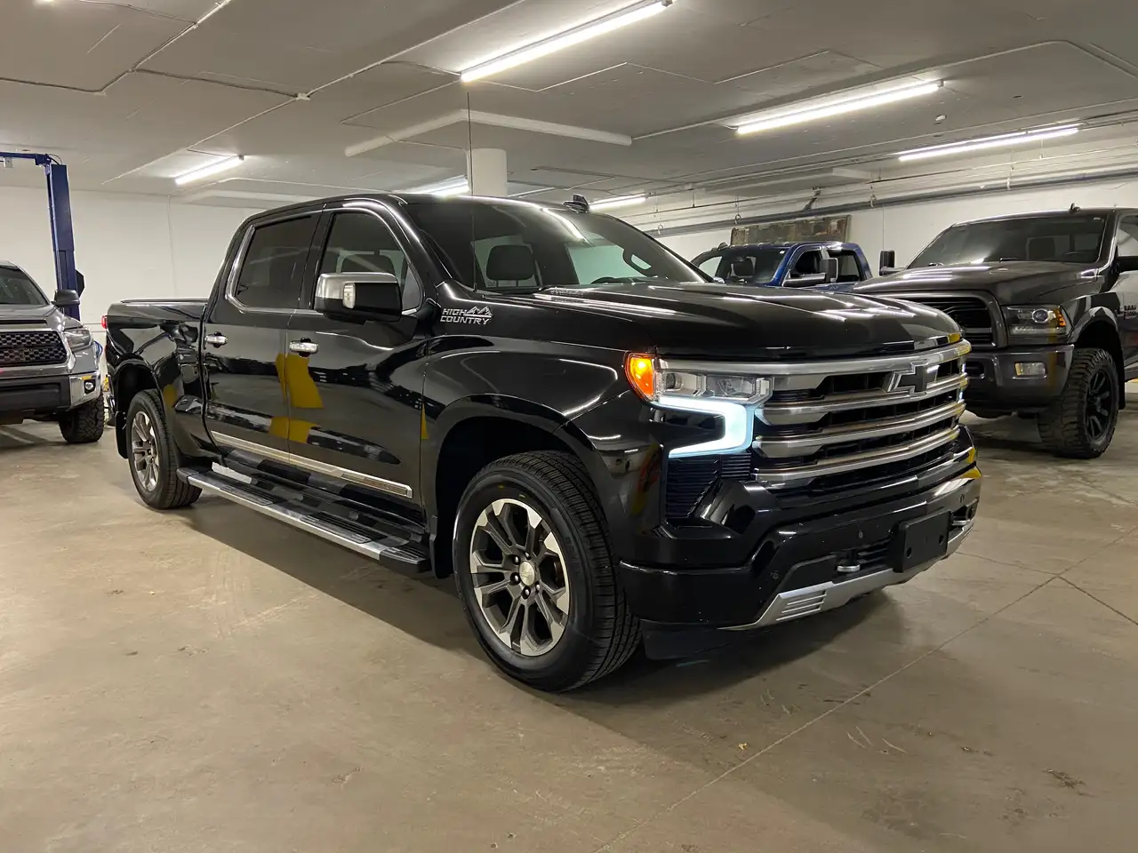 Chevrolet Silverado 1500 - Image 3